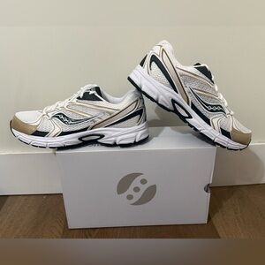 Saucony Originals White Gold Men’s 10, 10.5 Brand New in Original Box